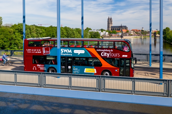 Stadtrundfahrten im roten Cabrio-Doppeldeckerbus